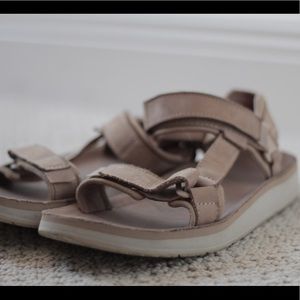 TEVA women’s original universal sandals